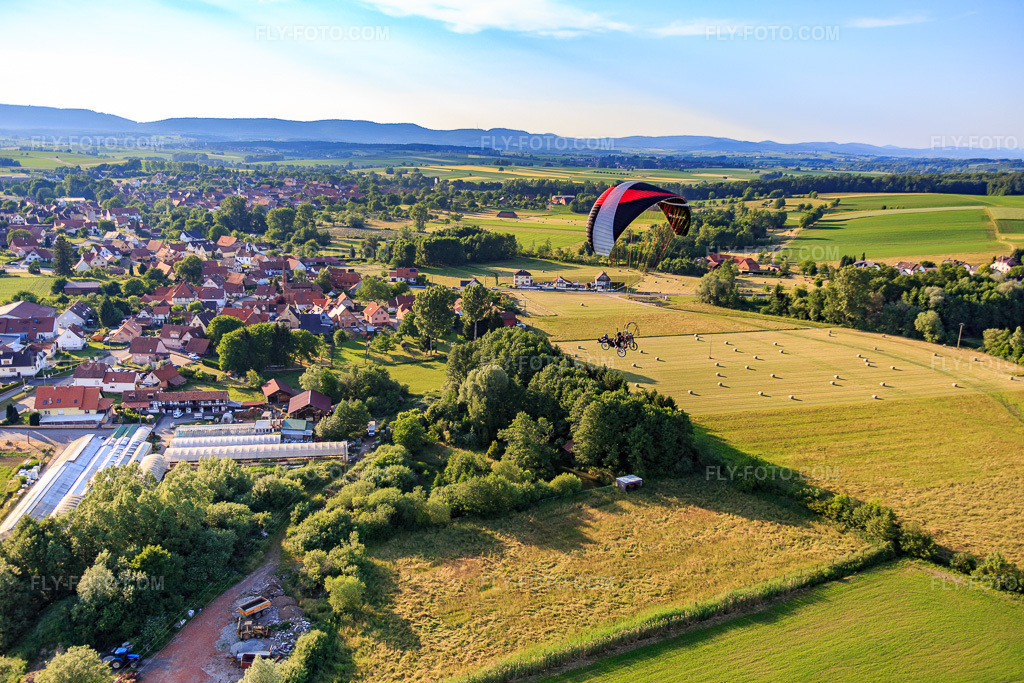 Aerial view: Paragliders over the greenhouses at the entrance to the town in Hoffen in the state Bas-Rhin, France.Photo: IMG_080209.jpg taken on 06/05/2015 by Werner Riehm/FLY-FOTO.comResolution of the original: 5472 x 3648 px