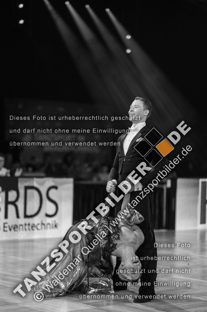 20251206-01120 | Hier finden Sie Tanz Bilder vom Latein und Standard Formationen tanzen. Sportbilder vom Tanzsport. Schöne Fotos und von Weltmeisterschaft, Europameisterschaft, Bundesliga, Regionalliga, Oberliga und Landesliga sowie von GOC Stuttgart, DanceComp, WM Bremen