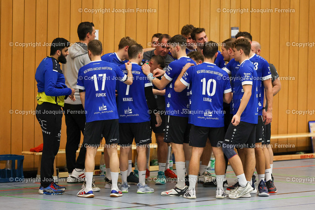 msgvshan_0075 | despor 2022.10.23 HB Männer Oberliga MSG Umstadt/Habitzheim - HSG Hanau II emspor, emonline, despor,  v.l.,Die Mannschaft von MSG Umstadt/Habitzheim macht ein Kreis vor dem Spiel, Zusammenhalt, Motivation, Teamgeist 
 - Realisiert mit Pictrs.com