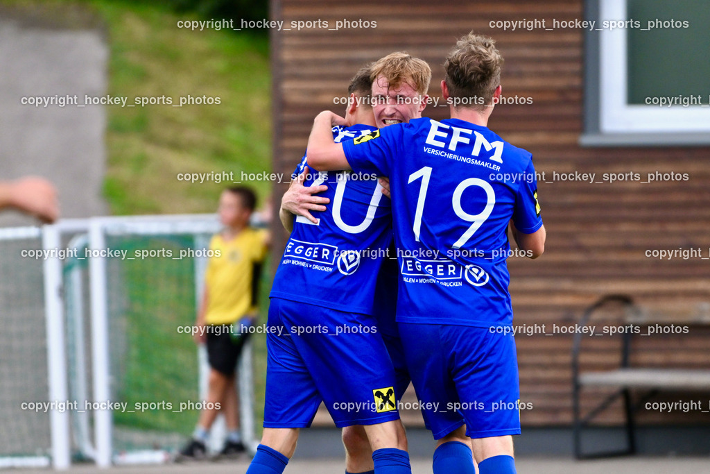 FC Faakersee vs. Union Matrei | Jubel Union Matrei Mannschaft, #20 Luca Ronacher Matrei, #12 Alexander Wibmer Matrei, #19 Luca Jakob Blassnig Matrei, FC Faakersee vs. Union Matrei, FC Faakersee vs. Union Matrei am 18.08.2024 in Finkenstein (Sportplatz Faakersee), Austria, (Photo by Bernd Stefan)