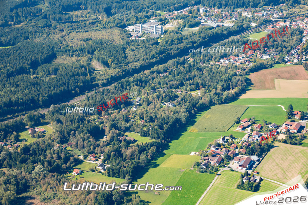 Aktuelles Luftbild von Dorf Kirchseeon Kauf mit Lizenz / Bildrechten möglich- Die Luftaufnahme wurde 2021 mittels UL-Flugzeug erstellt ( keine Drohne ) - hochauflösende Kamera-Systeme von  Canon -Beste Qualität - Für grossformatige Ausdrucke geeignet. Die Geschenkidee !