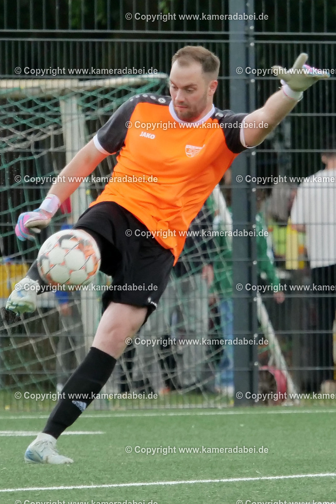 Fußball : Bezirksliga : TV Voerde - FC Sterkrade 72 | Fußball : Bezirksliga : TV Voerde - FC Sterkrade 72 am 25.05.2025 in Voerde - Realisiert mit Pictrs.com