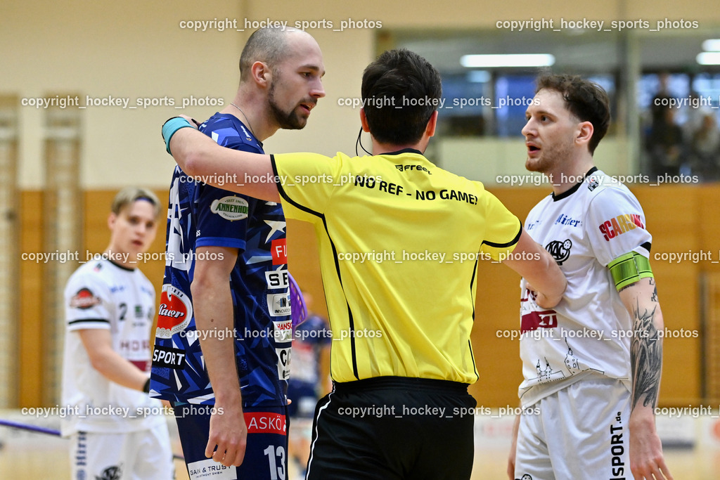 VSV Unihockey vs. KAC Floorball | #13 Jan Sláma VSV Unihockey, #72 Arttu Sorri KAC Floorball,  Christoph Gruber Referee, VSV Unihockey vs. KAC Floorball, VSV Unihockey vs. KAC Floorball am 28.03.2026 in Villach (Ballspielhalle St. Martin), Austria, (Photo by Bernd Stefan)