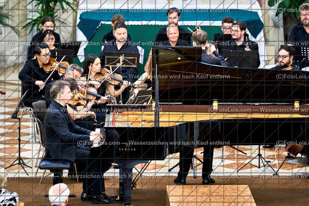 ALP8624_XXXX-Chopin-Festival_Camerata Mozartiana_Hinterhuber-Auner | (C)FotoLois.com, Alois Spandl. XXXX. Chopin-Festival in der Kartause Gaming, Eröffnujngskonzert in der Kartausenkirche mit Vera Kostner, Manfred Wagner-Artzt, Janusz Olejniczak, Camerata Mozartiana mit Dirigent Daniel Auner und Klaviersolist Christopher Hinterhuber, Fr 16. August 2024.