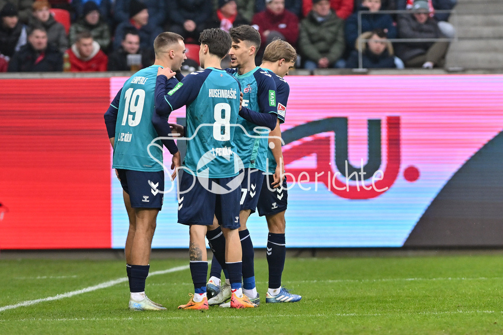 SSV Jahn Regensburg - 1. FC Köln | Torschuetez zum 0-1 Tim LEMPERLE (1. FC Koeln 19) muss nach seinem Treffer verletzt ausgewechselt werden / Jubel / Happy / Verletzung / Auswechslung / 2. Bundesliga: SSV Jahn Regensburg - 1. FC Koen, Jahnstadion am 08.12.2024