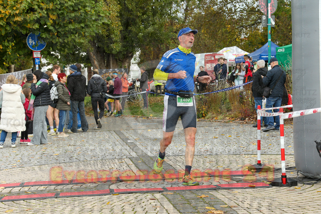 241020_1119_EX1_1984 | Sportfotografie im Rhein-Sieg Kreis, Köln, Bonn, NRW, Rheinland Pfalz, Hessen, etc. Unser Tätigkeitsfeld umfasst den Laufsport vom Volkslauf über den Marathon, Duathlon, Triathon bis zum Ultralauf wie Kölnpfad Ultra oder Schindertrail.