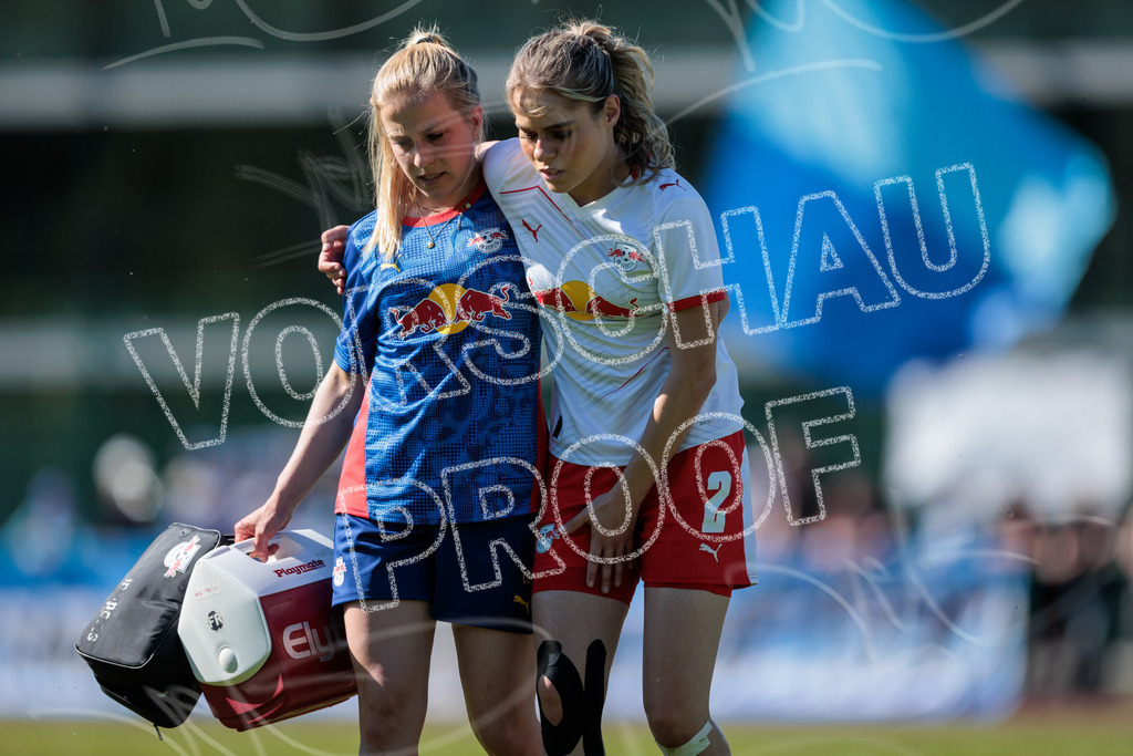 Gipfeltreffen der Frauen: Finale um den Sachsenlotto Landespokal 2026 | Am 1. Mai 2026 trafen im Endspiel des Sachsenlotto Landespokals die Frauen des Chemnitzer FC und die zweite Mannschaft von RasenBallsport Leipzig aufeinander. Vor stimmungsvoller Kulisse kämpften beide Teams ab 15:00 Uhr um die begehrte Trophäe des sächsischen Fußballs. Diese Galerie zeigt die Highlights, packende Zweikämpfe und die emotionalsten Momente des Finaltags. - Realisiert mit Pictrs.com