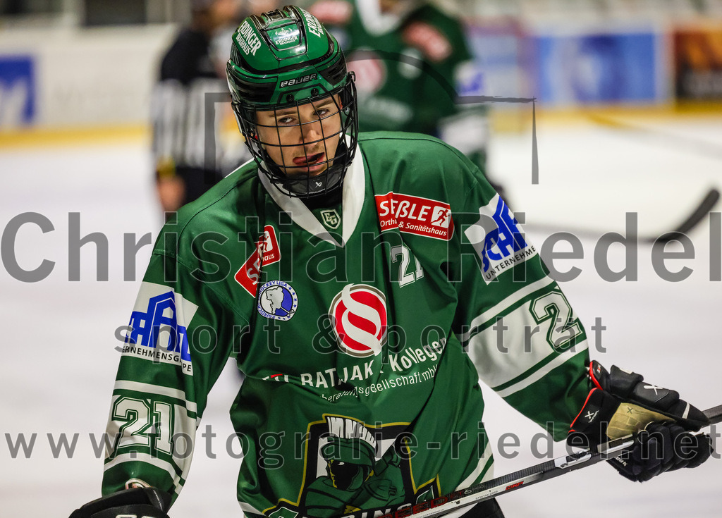2023-11-12_116_TSV_Erding_gegen_EHC_Koenigsbrunn | Erding, Deutschland, 12.11.2023:
Eishockey, Bayernliga Vorrunde 2023 / 2024, 9. Spieltag, TSV Erding gegen EHC Königsbrunn, Endergebnis: 3:2

Erik Modlmayr (Erding Gladiators, #21)

Foto: Christian Riedel / fotografie-riedel.net