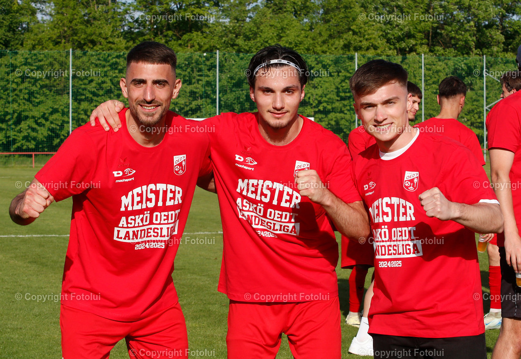 A_LUI_03052025_09 | SPORT FUSSBALL LL.OST ASKOE OEDT 1B-USV ST.ULRICH 03.05.2025IM BILD: JOVAN PETRIVIC,TUNAHAN SAHAN UND KHAMZAT CHAKAYEV (ALLE OEDT1B) UND (ST.ULRICH)FOTO:FOTOLUI