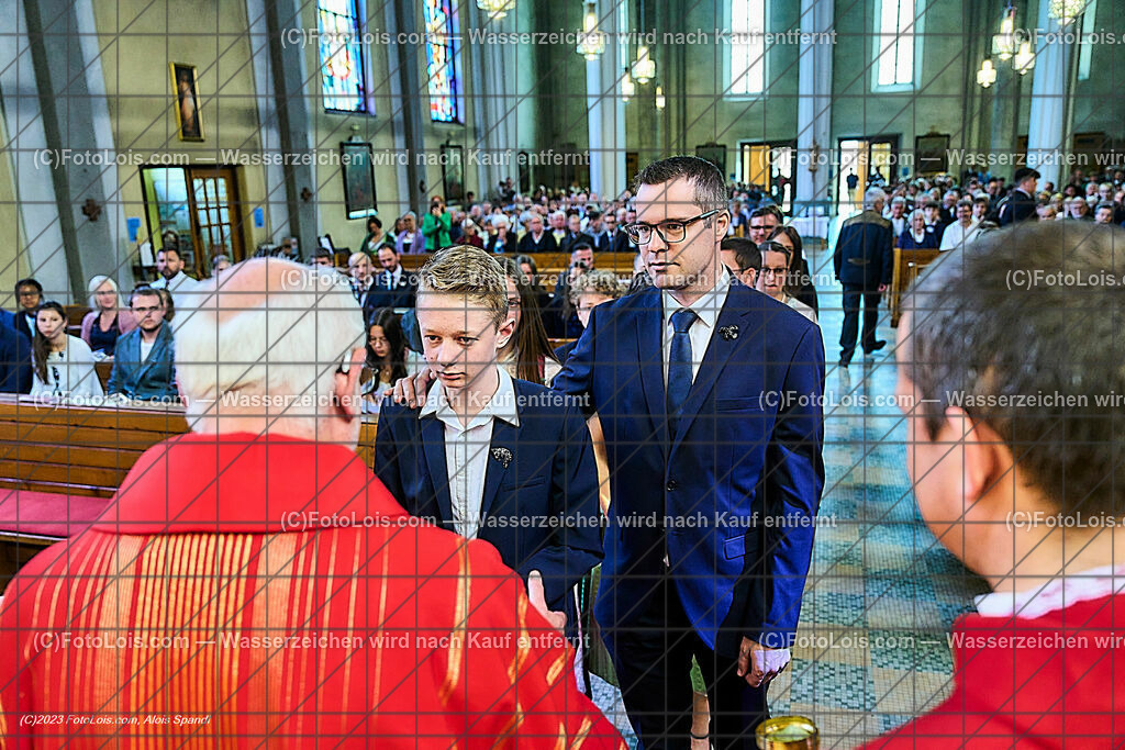 ALP2475_Pfarrfirmung Wieselburg_Sakrament der Firmung | (C)FotoLois.com, Alois Spandl, Pfarrfirmung in Wieselburg mit Firmspender Eduard Gruber (ehemaliger Generalvikar der Diözese St. Pölten), Sa 3. Juni 2023.