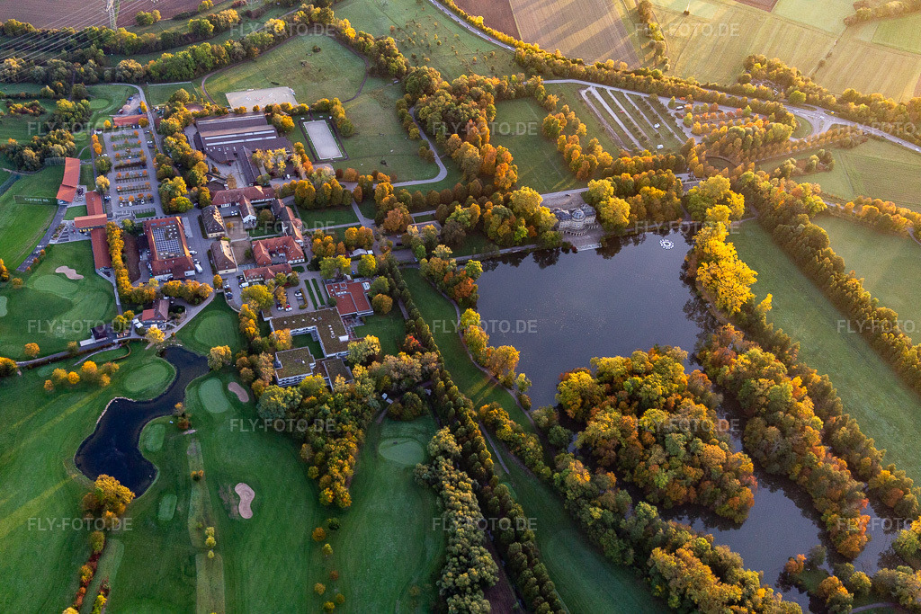 Luftbild: Golfclub Schloss Monrepos und Schloss Domäne Monrepos am Seeufer im Ortsteil Eglosheim in Ludwigsburg im Bundesland Baden-Württemberg in Deutschland. Foto: IMG_119011.jpg vom 14.10.2019 durch Werner Riehm/FLY-FOTO.de