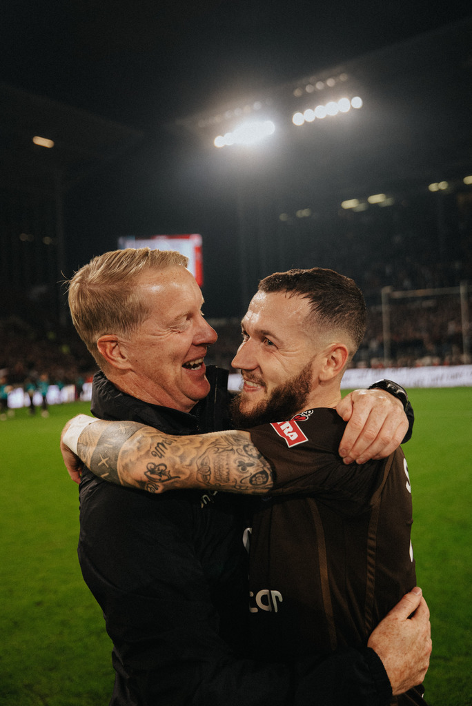 _FCP4546 | Der offizielle Shop für FC St. Pauli Fotos. Wähle aus Spielszenen & Fanmomenten dein FCSP Wunschformat. Wir liefern Millerntor-Atmosphäre.