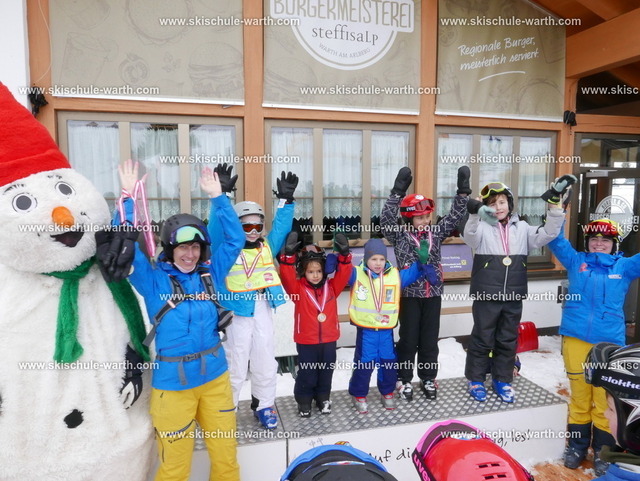 Gruppe Evelyn _ Anna-Maria (1) | Photos von der Skischule Warth - Realisiert mit Pictrs.com