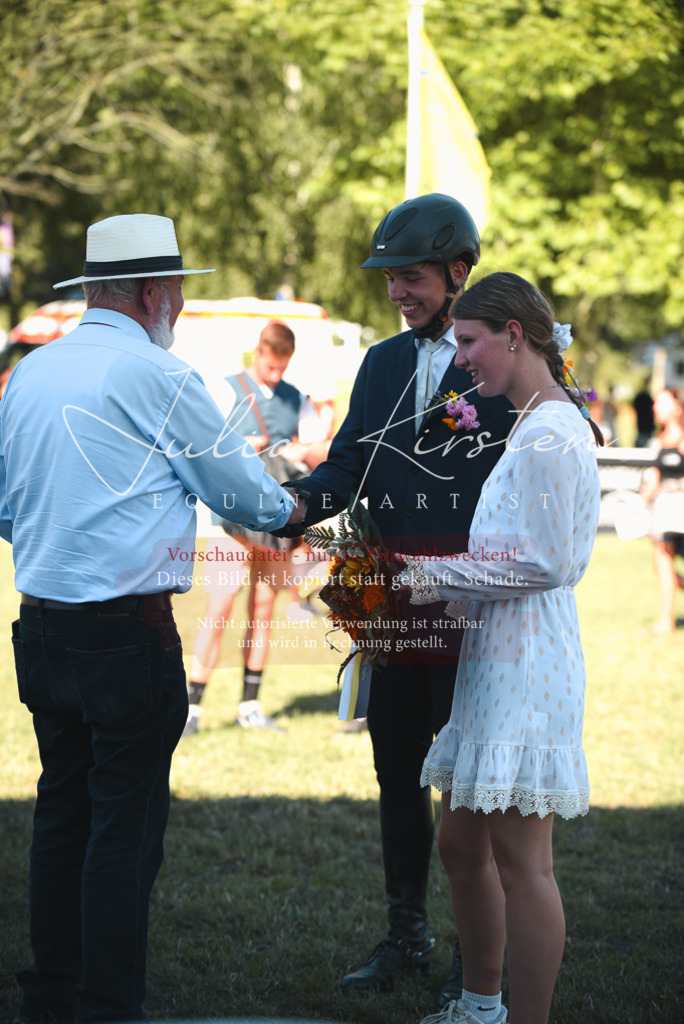 DSC_7800 | Pferde- und Turnierfotografie in Westsachsen. Pferdeportraits, Auftragszeichnungen und intuitive Kunst.
