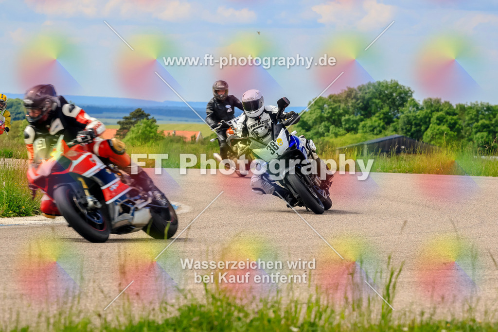 MotoTeam-0974 | Hier findet Ihr Bilder von Touristenfahrten auf der Nürburgring Nordschleife oder von anderen Veranstaltungen die ich besucht habe. Viel Spass beim Durch Schauen 