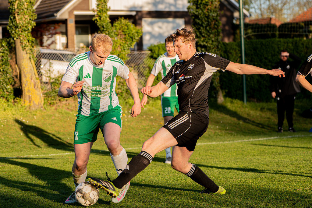 Fußball I Herren I Saison 2025-2026 I Bezirksliga Weser-Ems 4 I 15. Spieltag I TuS Lutten - GW Brockdorf I 08060 | jns.sportfotos - Realisiert mit Pictrs.com