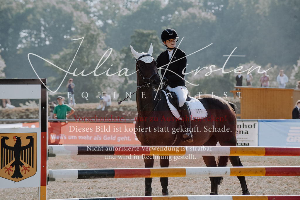 DSC_5627 | Pferde- und Turnierfotografie in Westsachsen. Pferdeportraits, Auftragszeichnungen und intuitive Kunst.