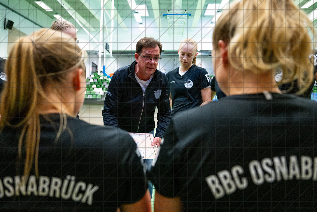 2. DBBL Nord 24/25 | 20.10.2024 | BBC OS vs. Eimsbütteler TV | 2. DBBL Nord 24/25 | 20.10.2024 | BBC OS vs. Eimsbütteler TV - - - - - CREDIT, www.bullenfotos.de, Martin König, Hörner Weg 40, D-49078 Osnabrück, +4917663732967, Nutzung und Weitergabe nur zu den vereinbarten Zwecken. Presseanfragen an Urheber. Alle Rechte beim Urheber. - - - - - - Realisiert mit Pictrs.com