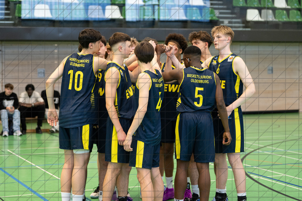 JBBL 24/25 | 04.04.2025 | Charisma Young Bulls vs. Baskets Juniors Oldenburg | 2. Runde PlayOffs Gruppe Nord, 2. Spiel | JBBL 24/25 | 04.04.2025 | Charisma Young Bulls vs. Baskets Juniors Oldenburg | 2. Runde PlayOffs Gruppe Nord, 2. Spiel - - - - - CREDIT, www.bullenfotos.de, Martin König, Hörner Weg 40, D-49078 Osnabrück, +4917663732967, Nutzung und Weitergabe nur zu den vereinbarten Zwecken. Presseanfragen an Urheber. Alle Rechte beim Urheber. - - - - - - Realisiert mit Pictrs.com