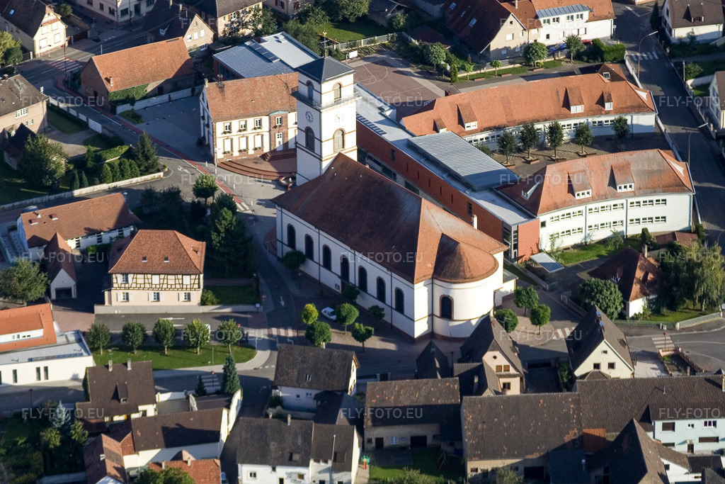 Vue aérienne: Édifices religieux en Alsace à Drusenheim dans le département Bas Rhin, France. Photo: IMG_8124.jpg prise le 15/09/2007 par Werner Riehm/FLY-FOTO.eu – Résolution de l'original: 2904 x 1936 px