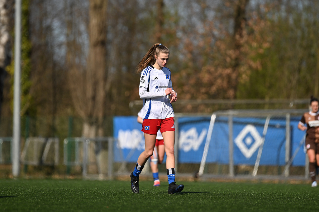 Fußball I Frauen I Saison 2024-2025 I Frauen-Regionalliga Nord I 17. Spieltag I Hamburger SV II - FC St. Pauli | Der Sportfotograf. - Realisiert mit Pictrs.com