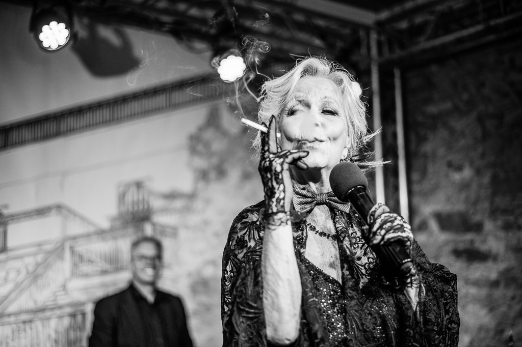 Konzert Dorit Gäbler | Dorit Gäbler im Forte Belvedere Leisnig zum Festival Hallo Leisnig 2022. - Realisiert mit Pictrs.com