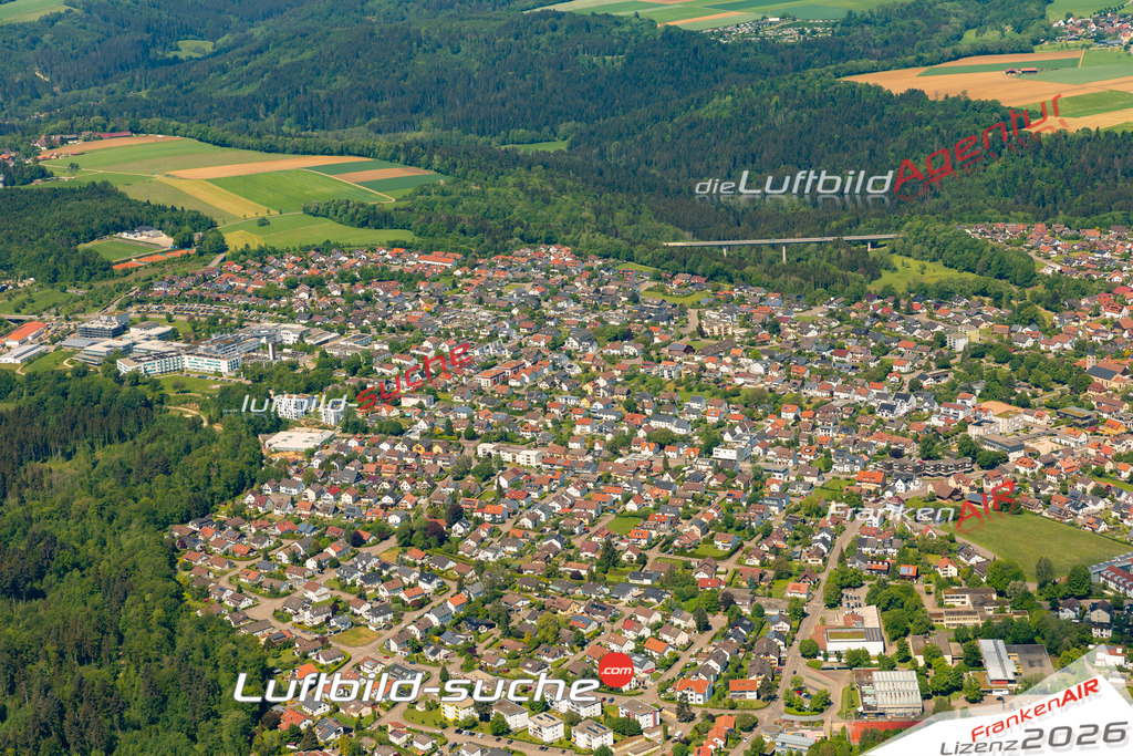 Das Luftbild zeigt :  Mutlangen - Die Luftaufnahme wurde 2024 vom UL-Flugzeug aus erstellt ( keine Drohne ) - Hochauflösende Luftaufnahme - Für grossformatige Ausdrucke geeignet. Die Geschenkidee !Mit Lizenz und Bildrechte bestellbar