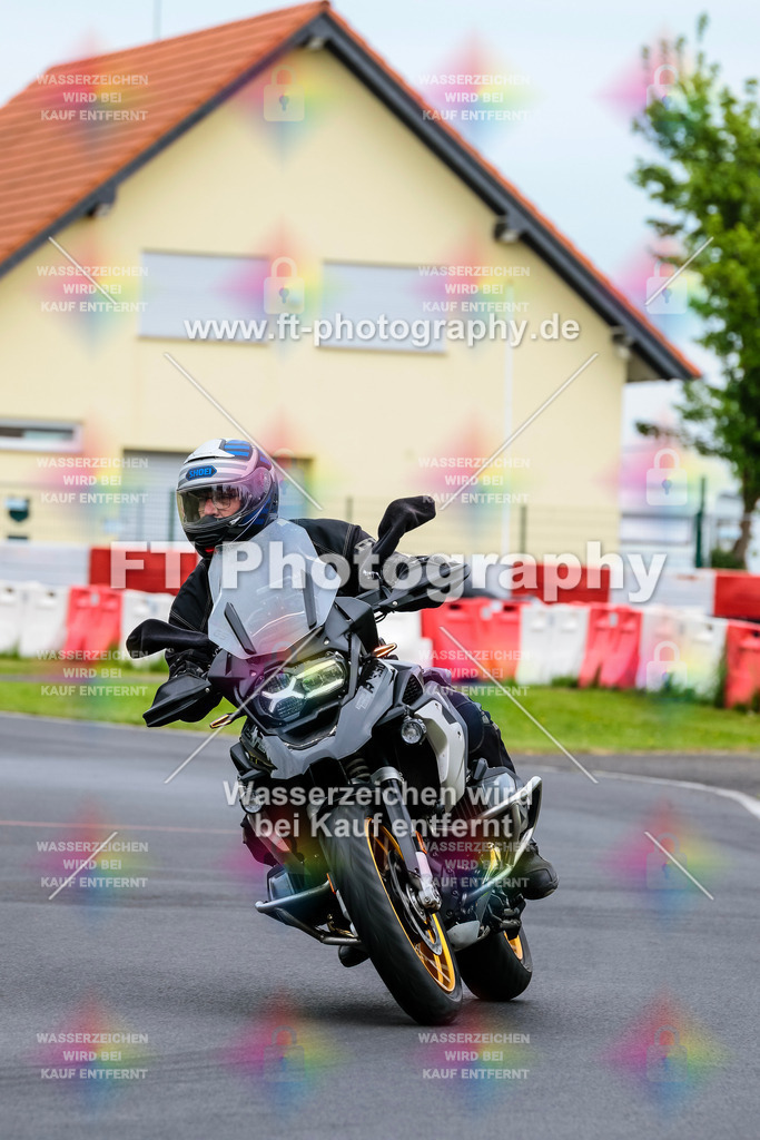 MotoTeamVBK-20380 | Hier findet Ihr Bilder von Touristenfahrten auf der Nürburgring Nordschleife oder von anderen Veranstaltungen die ich besucht habe. Viel Spass beim Durch Schauen 