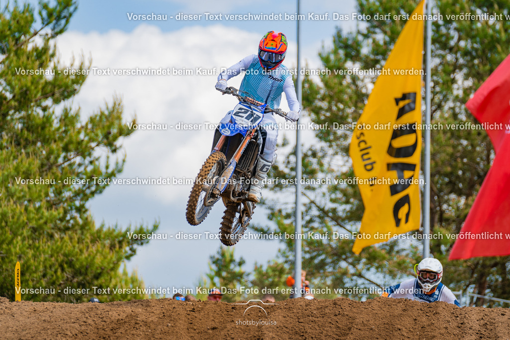 20260517_Templin-6570 | Sportfotografin aus Berlin-Brandenburg mit Fokus auf Motocross. Ich halte deine sportliche Leistung und echte Emotionen auf und neben der Strecke professionell fest. Entdecke die Fotos von deinem Rennen und bestelle sie direkt hier im Shop.