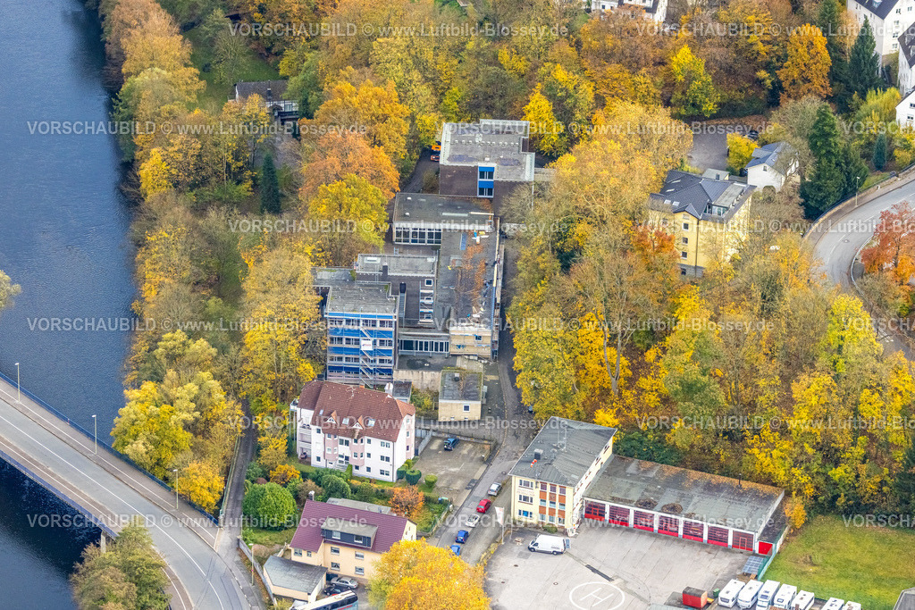 Hagen251101808 | Luftbild, Schule Berufskolleg der Stadt Hagen - Kaufmannsschule II - Außenstelle am Fluss Lenne, herbstliche Bäume, Hohenlimburg, Hagen, Ruhrgebiet, Nordrhein-Westfalen, Deutschland