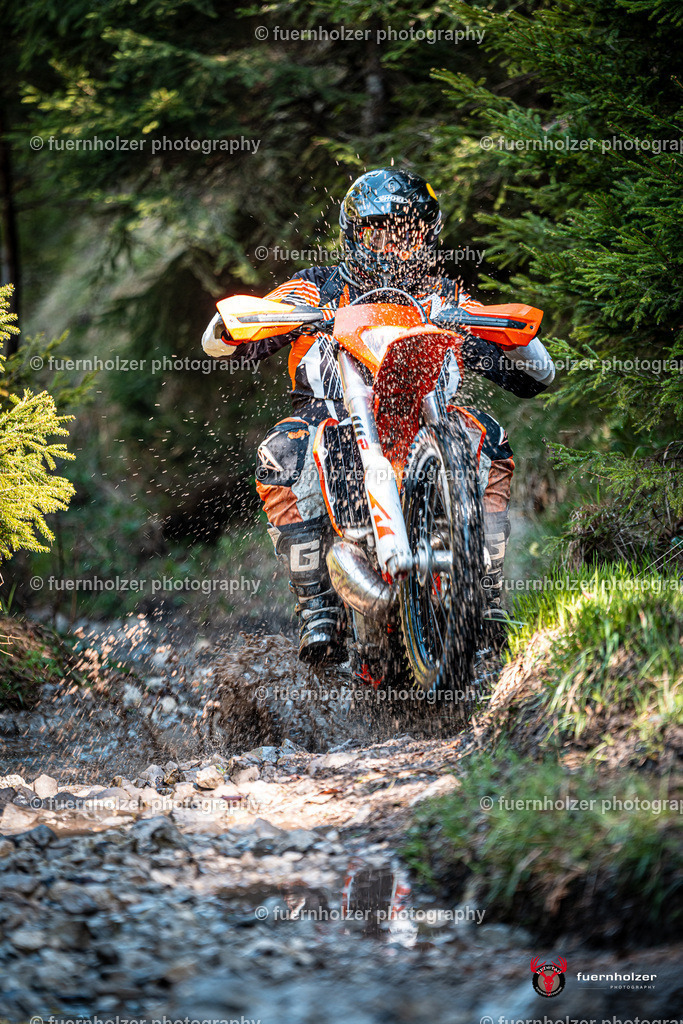 fuernholzer_250501-C2-48 | Fotografische Impressionen von der Red Stag Enduro Extreme by fuernholzer-photography.com. Endurosport in Österreich fotografisch festgehalten von fuernholzer. Auftragsfotografie für Private, Gewerbefotos und Industriefotografie. Eventfotografie, Sportfotografie und Motorsportfotografie. Anbieter von Fotoworkshops, Fototraining, fotografischen Vorträgen und Fotoseminaren.