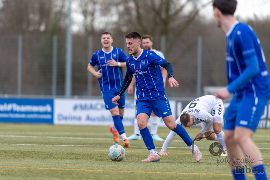 FC Rastede-SV Brake | Herren Bezirks-Testspiel; FC Rastede (blau)-SV Brake (weiß) am 02.03.2025 in Rastede (Sportanlage Kötterswegs), Photo: Philip Eiben 2025 - Realisiert mit Pictrs.com