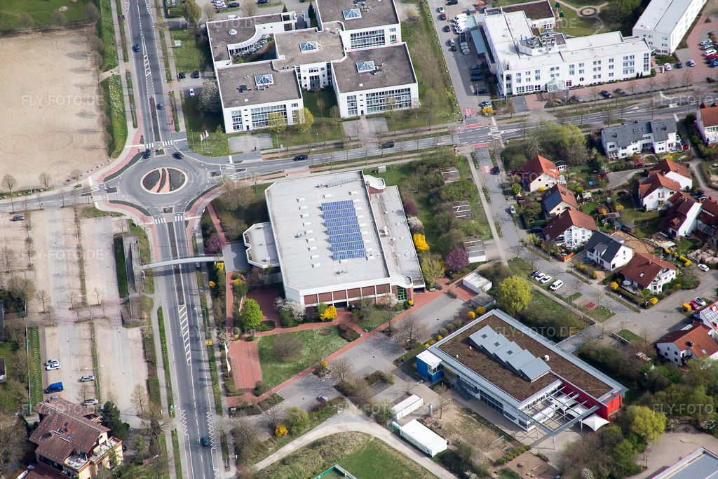 Luftbild: Gewerbegebiet und Firmenansiedlung Track&Trace Academy und Europa Hotel im Ortsteil Auerbach in Bensheim im Bundesland Hessen in Deutschland. Foto: IMG_077081.jpg vom 12.04.2015 durch Werner Riehm/FLY-FOTO.de