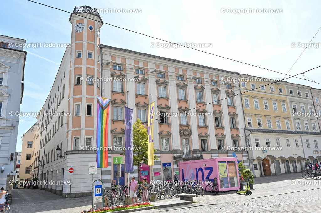 Altes Rathaus Linz_ Regenbogenfahne_ 22.06.2023-6 | 22.06.2023, Altes Rathaus Linz, AUT, Hauptplatz Linz, im Bild altes Rathaus, Hauptplatz Linz, Regenbogenfahne