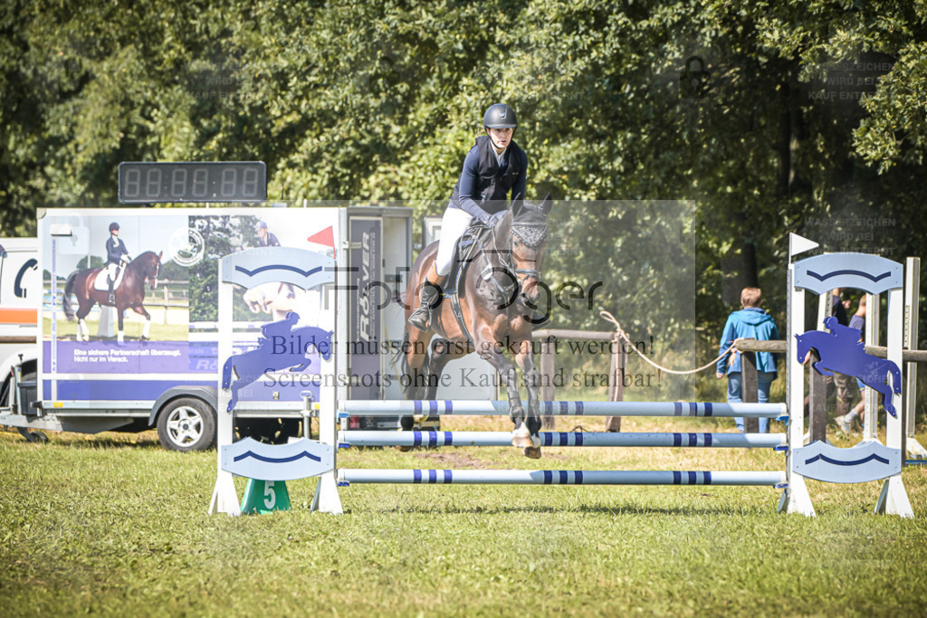 DOS_0349 | Entdecke hochwertige Reitturnierfotos von Foto Oger. Professionell, emotional und authentisch – jetzt Lieblingsmomente im Shop bestellen. - Realisiert mit Pictrs.com