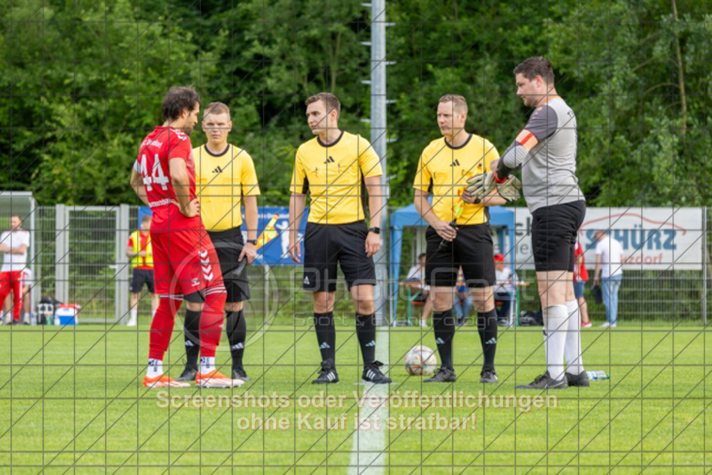 20250616_182900_0142 | #,  TV Eybach (weiß) vs. 1.FC Donzdorf II (rot), Fussball, Entscheidungsspiel 3 in Kreisliga A3 - Bezirk Neckar/Fils, Saison 2024/2025, Rasensportplatz, Staufenecker Str. 41, 73084 Salach, 16.06.2025 - 18:30 Uhr,Foto: PhotoPeet-Sportfotografie/Peter Harich