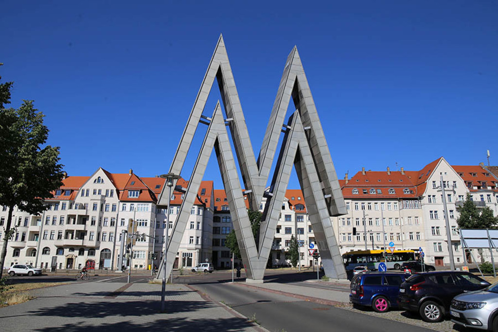 Doppel-M - Eingang zur Alten Messe | Entdecke über 20 Kategorien Leipzig-Motive: Foto-Downloads, hochwertige Poster, Leinwand- & Fine-Art-Prints. Jetzt Lieblingsfoto im Bildlexikon Leipzig Shop bestellen!