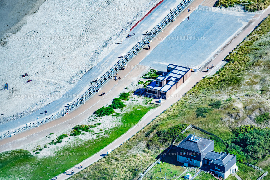 Norderney_Nordstrand_ELS_6877050923 | NORDERNEY 05.09.2023 Sandstrand- und Dünenlandschaft am Nordsrand mit Strankörben auf der Insel Norderney im Bundesland Niedersachsen, Deutschland. // Sandy beach and dune landscape on the northern edge with beach baskets on the island of Norderney in the state of Lower Saxony, Germany. Foto: Martin Elsen