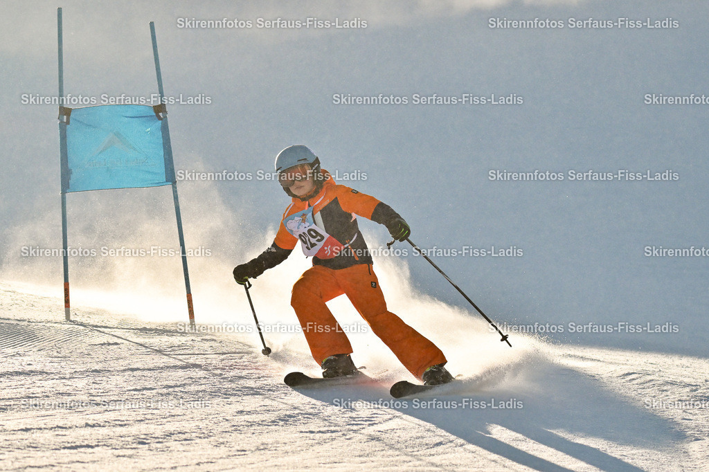 SRF_25.12.2025_0351 | Skirennfotos,Serfaus,Fiss,Ladis,Kinderskirennen,Winter,Tirol,Oberland,skirace,SFL,feelfree,weil wir's genießen,ski,Ski,skifahren,Sonnenplateau, - Realisiert mit Pictrs.com