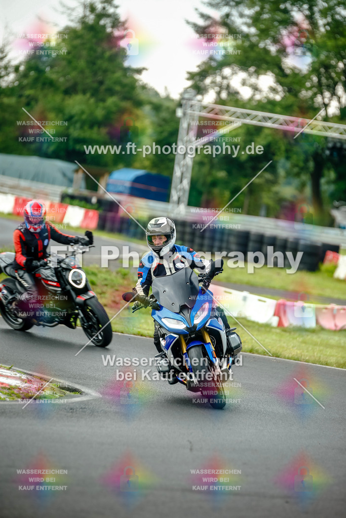 VBK-4110 | Hier findet Ihr Bilder von Touristenfahrten auf der Nürburgring Nordschleife oder von anderen Veranstaltungen die ich besucht habe. Viel Spass beim Durch Schauen 
