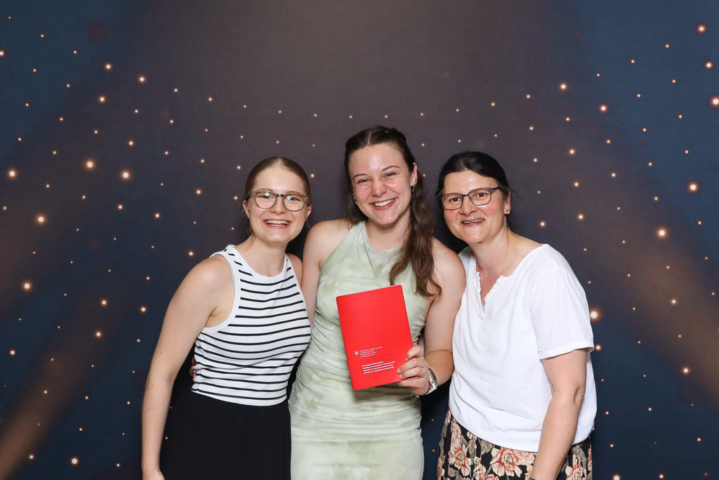 ZD260628112736-37 | Fotoshop von zweidimensional Fotografie. Ihr Fotograf im Aargau. Abzüge von Ihrem Fotobox Event bestellen.Abzüge von Ihrem Hochzeit bestellen.Abzüge von Ihrem Schulfotograf bestellen.