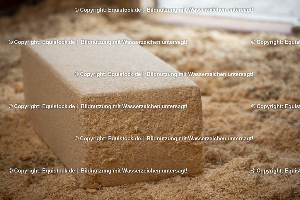 20190409_Einstreu_in_Pferdebox_0002 | Foto: Thomas Hartig