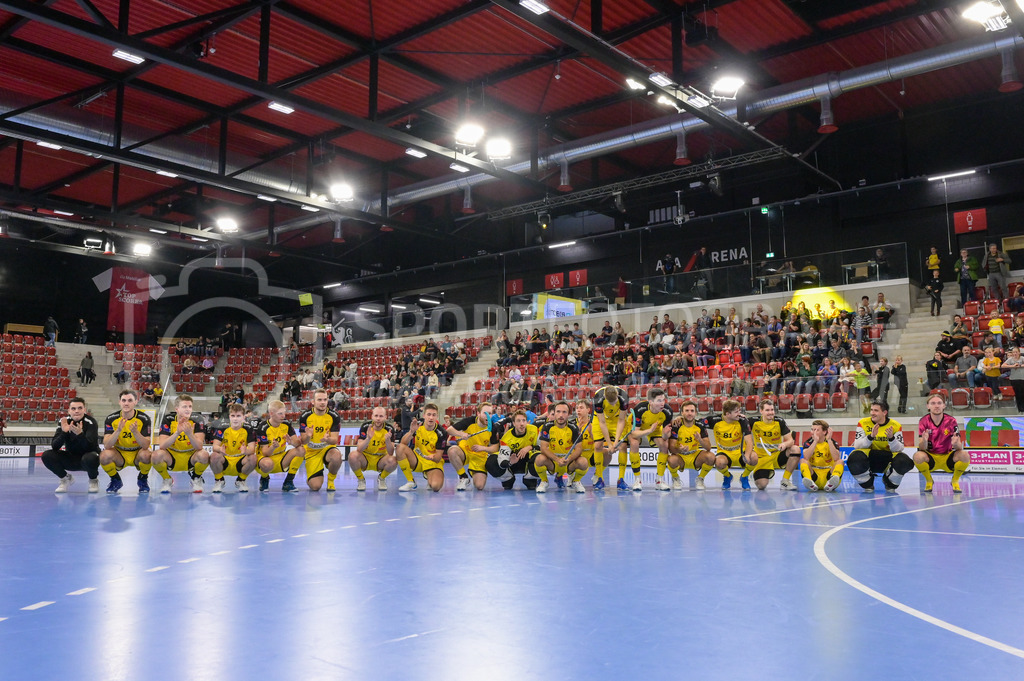 HC Rychenberg vs UHC Uster - 14. October 2022 | HC Rychenberg vs UHC Uster
AXA Arena, Winterthur
Die Spieler des HCR bedanken sich bei ihren Fans.
Bild: Sportfotografie Markus Aeschimann | www.markus-aeschimann.ch - Realisiert mit Pictrs.com