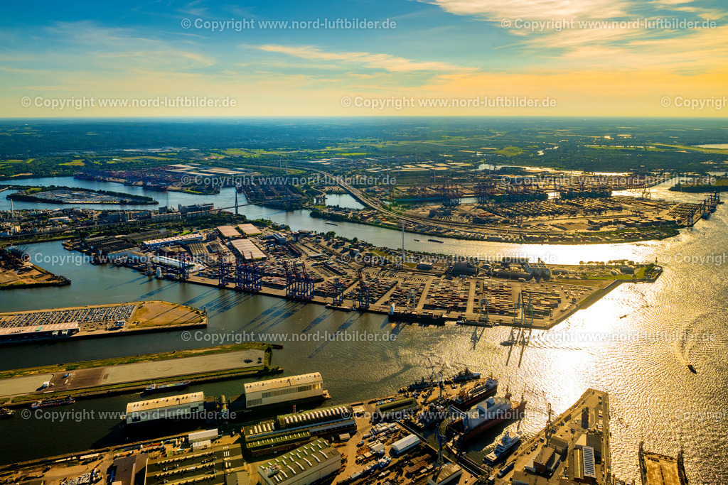 Hamburg_Tollerort_Gegenlicht_ELS_5478040923 | HAMBURG 21.08.2023 Containerterminal im Containerhafen des Überseehafen Container Terminal Tollerort in Hamburg. // Container Terminal in the port of the international port Container Terminal Tollerort in Hamburg. Foto: Martin Elsen