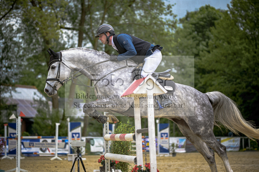 20240505-DOS_0113 | Entdecke hochwertige Reitturnierfotos von Foto Oger. Professionell, emotional und authentisch – jetzt Lieblingsmomente im Shop bestellen.Deutschlandweite Turnierfotografie. - Realisiert mit Pictrs.com