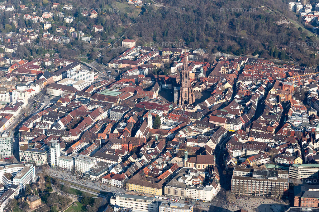 Luftbild: Münster im Ortsteil Altstadt in Freiburg im Bundesland Baden-Württemberg in Deutschland. Foto: IMG_113029.jpg vom 22.03.2019 durch Werner Riehm/FLY-FOTO.de