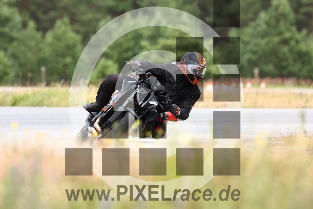 0087-20240705_03258 | Schöne Erinnerungen an spannende Momente - das festzuhalten ist unser Job. PIXELrace.de ist seit 2003 auf den Rennstrecken Europas unterwegs um die Action draußen beim Fahren und die wunderbare Stimmung imm Fahrerlager für euch einzufangen.