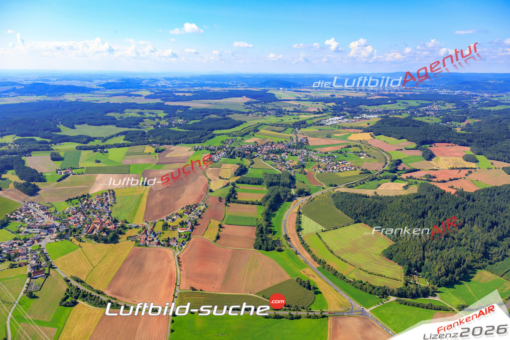 Die Luftaufnahme Burggrub - Stockheim wurde 2017 mittels Flugzeug (keine Drohne) erstellt. Perfekte Schärfe und Druck- Auflösung- Garantiert!