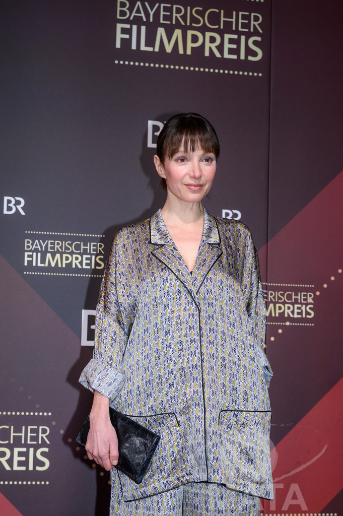 _DWI5201 | Julia Koschitz bei der Verleihung des 47. Bayerischen Filmpreises 2026  im Prinzregententheater. München, Deutschland. Der Bayerische Filmpreis wird seit 1979 von der Bayerischen Staatsregierung verliehen, um die Bedeutung des Kinofilms als Kulturgut herauszustellen - Realisiert mit Pictrs.com