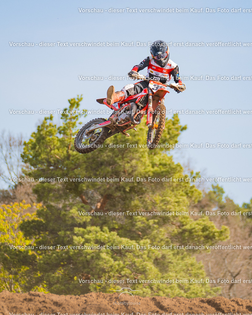04_13_Bensdorf_85-1217 | Sportfotografin aus Berlin-Brandenburg mit Fokus auf Motocross. Ich halte deine sportliche Leistung und echte Emotionen auf und neben der Strecke professionell fest. Entdecke die Fotos von deinem Rennen und bestelle sie direkt hier im Shop.